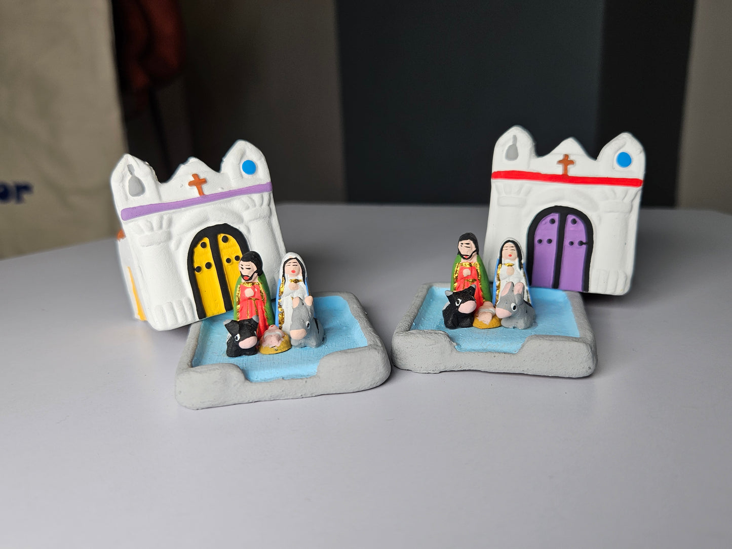 Iglesias miniatura con nacimiento