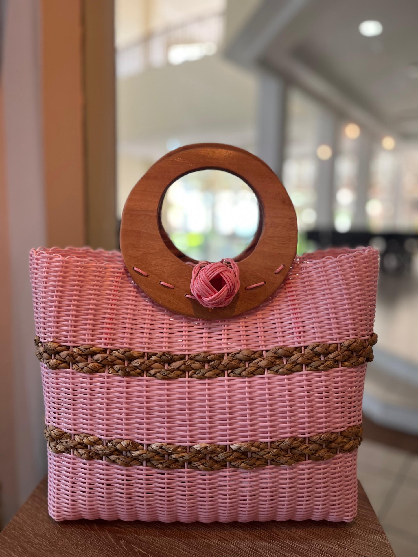 Cartera artesanal grande con aro de madera