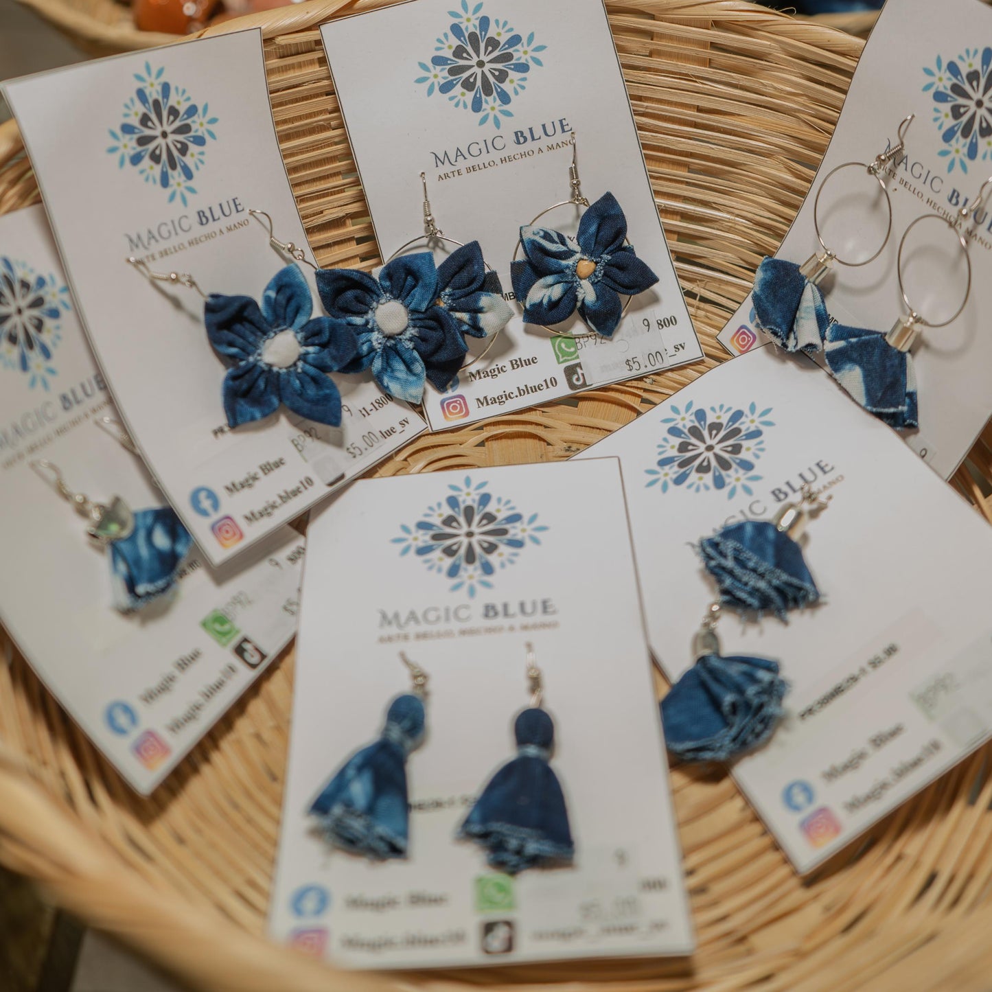 Pares de aretes Magic Blue