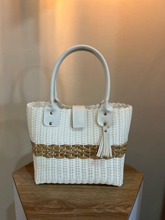 Cesta tipo cartera con aro de cuero